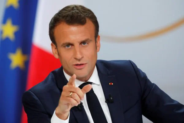 Macron'dan, hükümete 'başörtüsü' talimatı!