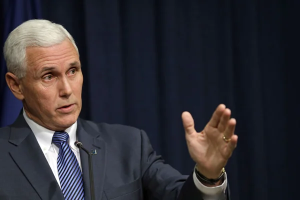 Mike Pence'den, Çin'i kızdıracak suçlama!