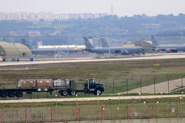 New York Times gazetesinin iddiası: ABD, İncirlik'teki Yaklaşık 50 nükleer silahı tahliye etmek için harekete geçti