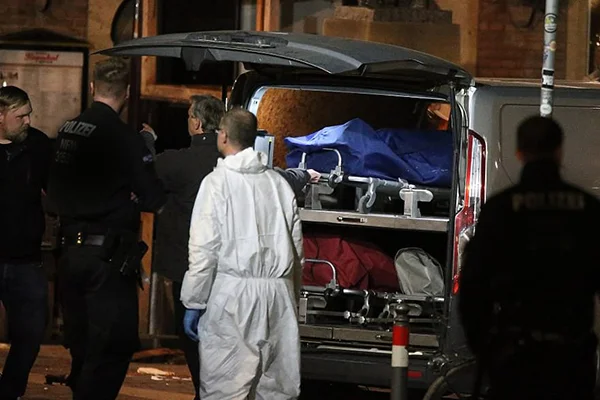 Norveç'te saldırganlar ambulans kaçırıp kalabalığın üzerine sürdü