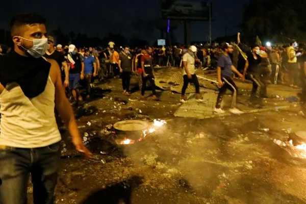 Protestocular yine sokaklara döküldü; Bağdat'ta 'yeşil bölge' alarmı!
