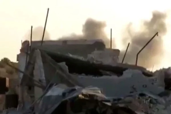 Rusya, Suriye'de bombardımana başladı