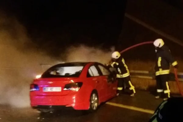 Siirt'te kaza yapan araç alev aldı