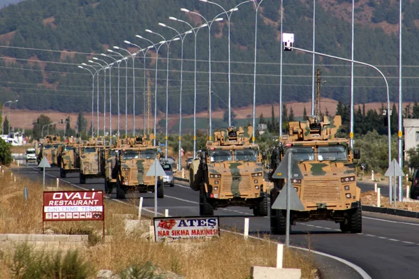 Sınırda hareketlilik: Komando ve araç sevkiyatı yapılıyor