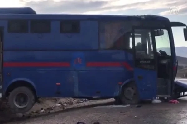 Sivas'ta feci kaza: Yaralı askerler var