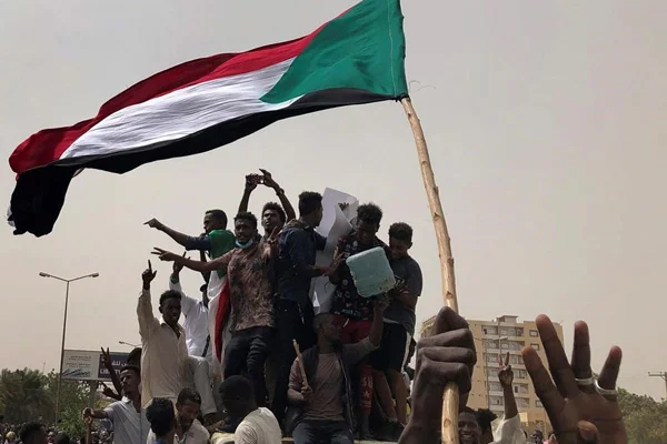 Sudan'da OHAL 3 ay daha uzatıldı