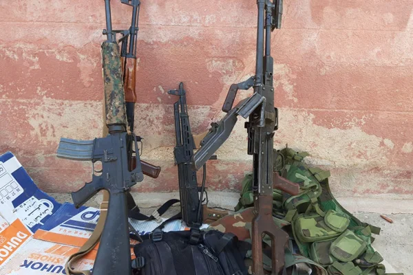 Tel Abyad'da YPG/PKK'lılar silahlarını bırakarak kaçtı
