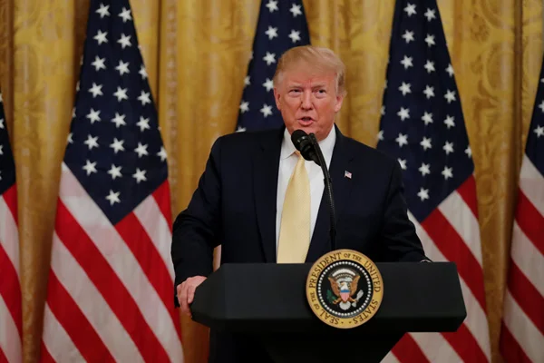 Trump: Bağdadi intihar yeleğiyle kendini ve 3 çocuğunu öldürdü