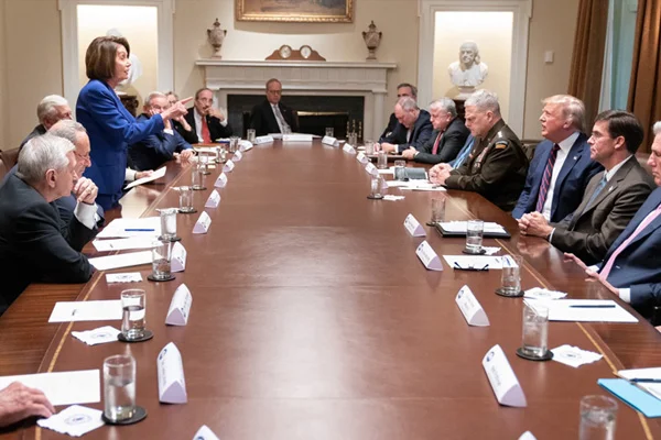 Trump'tan toplantıyı terk eden Pelosi'ye: Sinirden deliye döndü, çok hasta bir insan