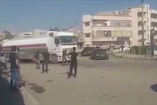 YPG/PKK'lılar çekilen ABD güçlerini protesto etti