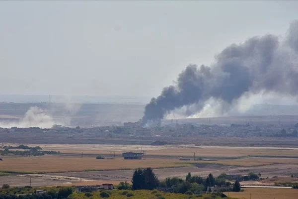 Zorla silah altına alınan Araplar YPG/PKK'dan kaçıyor