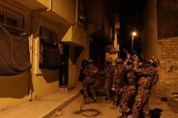 Adana'da şafak vakti DEAŞ ve El Kaide operasyonu