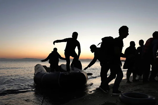 Akdeniz'de facia: Alabora olan botta 67 göçmen öldü