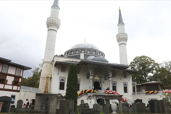 Almanya'da camiye bombalı saldırı tehdidi
