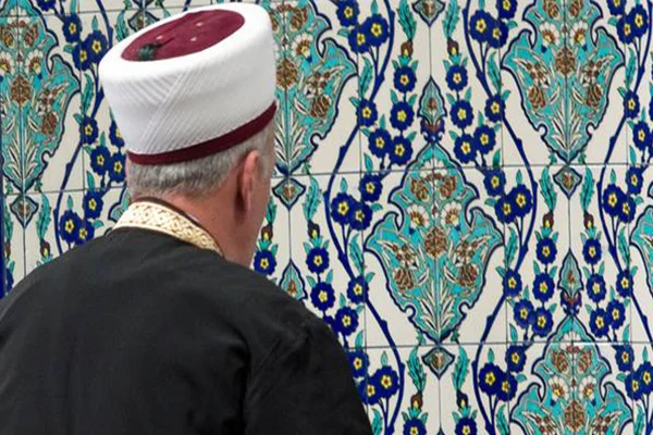 Almanya'dan yabancı imamlara dil şartı!