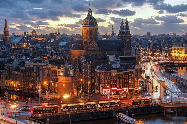 Amsterdam'da ilk kez hoparlörden 'ezan' okunacak