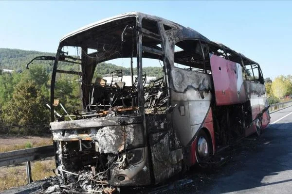 Antalya'da seyir halindeki otobüs yandı