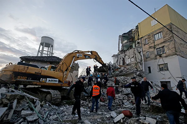 Arnavutluk'ta depremin bilançosu büyüyor: 20 ölü