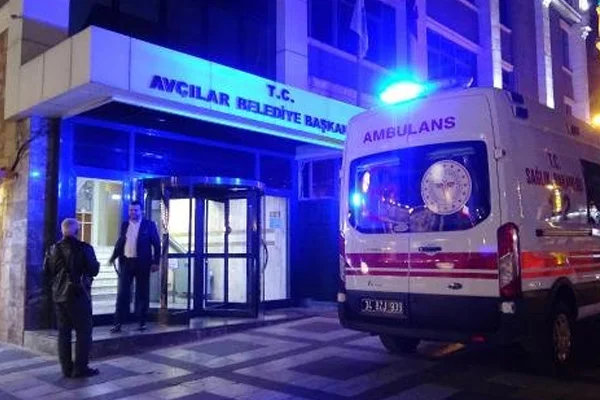 Avcılar'da alacak kavgası: Belediye başkan yardımcısının parmağı kırıldı