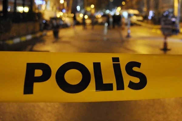 Bakırköy'de 1'i çocuk 3 kişi ölü bulundu