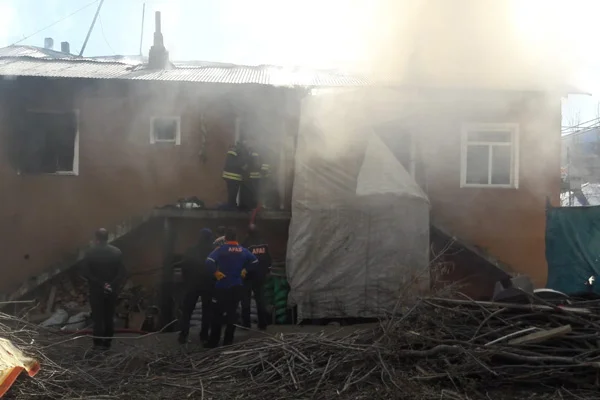 Bayburt'ta yangın: İkisi çocuk 3 kişi hayatını kaybetti