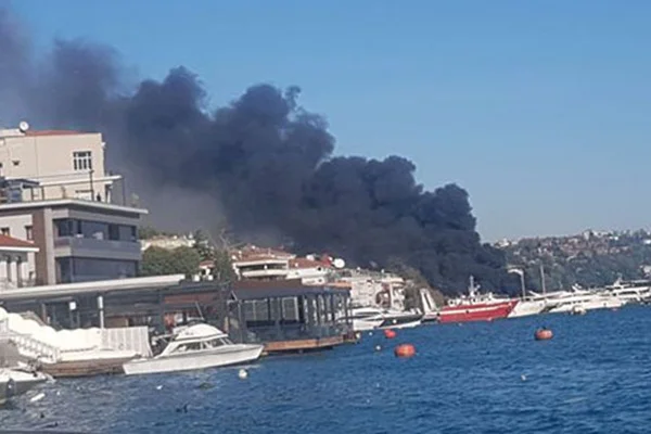 Bebek'te lüks yat alev aldı