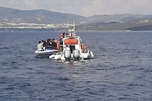 Bodrum'da düzensiz göçmenlerin bulunduğu bot battı