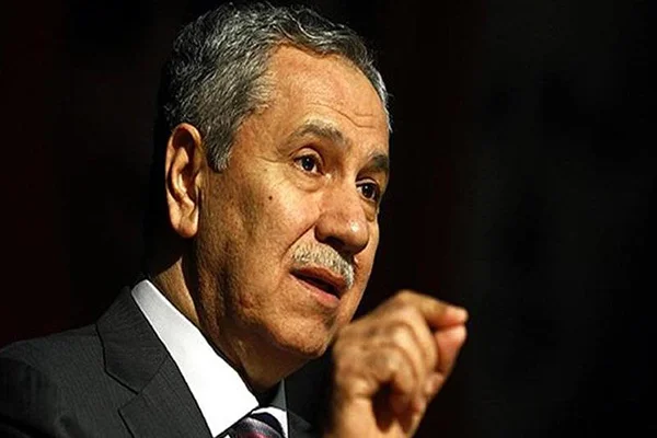 Bülent Arınç, Kozmik Oda'yı açtıran ismi açıkladı