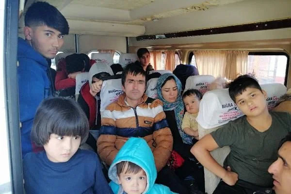Çanakkale'de 98 kaçak göçmen yakalandı