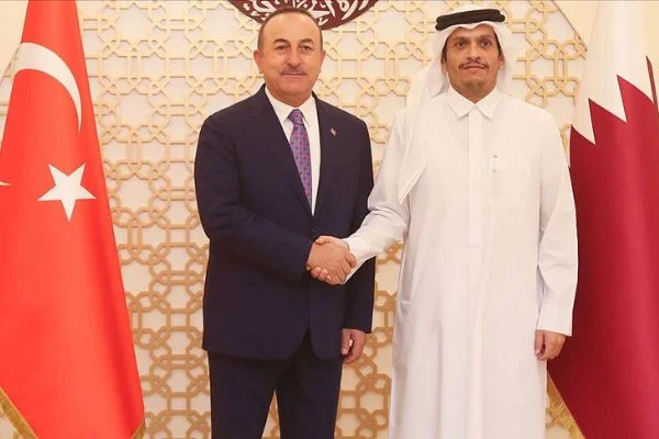 Çavuşoğlu Katar'da mevkidaşı Al Sani ile görüştü