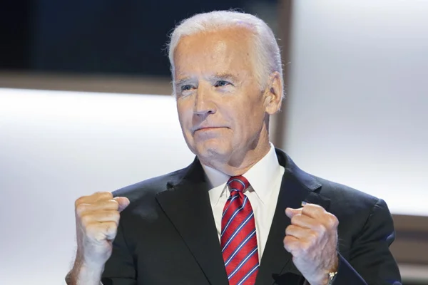 CNN anketine göre Demokratlar'da Biden önde