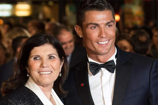 Cristiano Ronaldo'nun annesi: Futbolda mafya olmasaydı oğlum daha çok ödül kazanırdı
