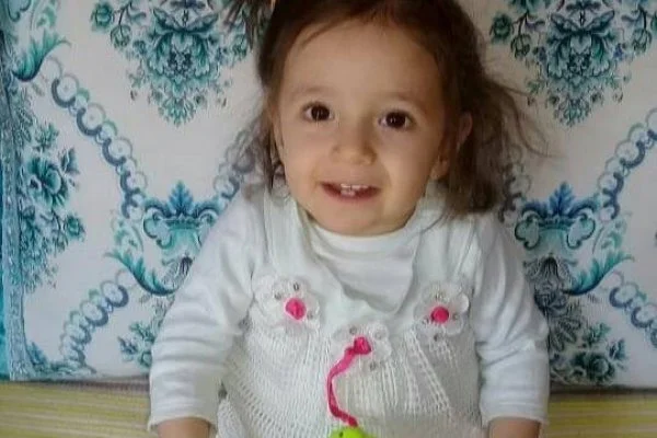 Duvarın altında kalan çocuk hayatını kaybetti