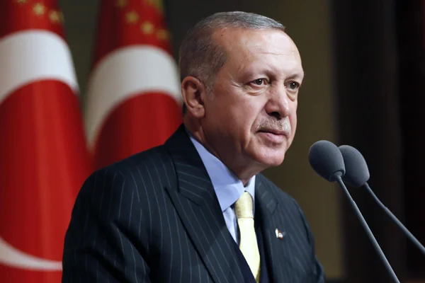 Erdoğan'dan öğrencilere burs müjdesi