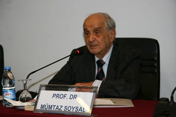 Eski Dışişleri Bakanı Soysal hayatını kaybetti