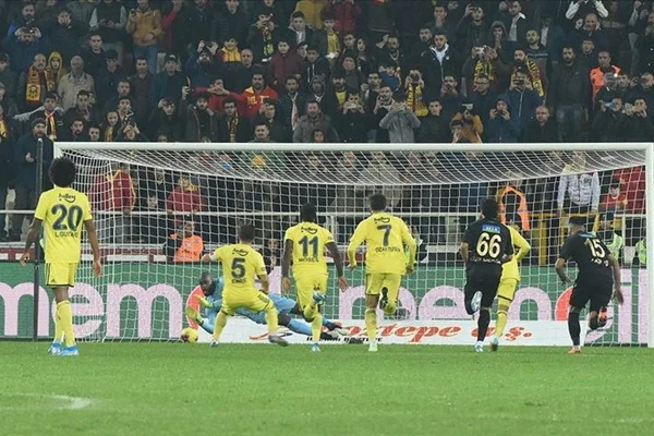 Fenerbahçe Malatya'dan 1 puanla döndü