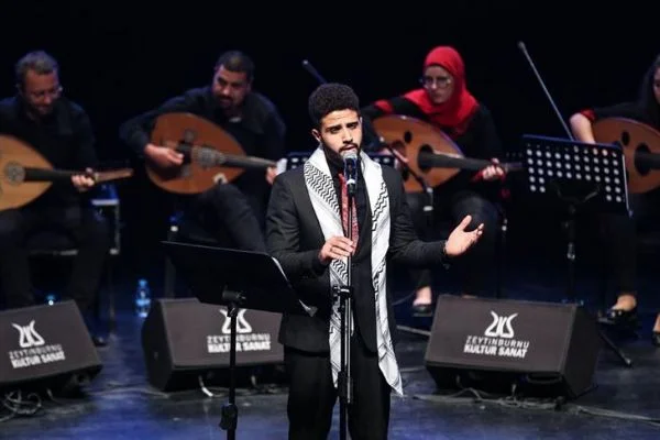 Filistinli gençler 'kardeşlik ezgileri' seslendirdi