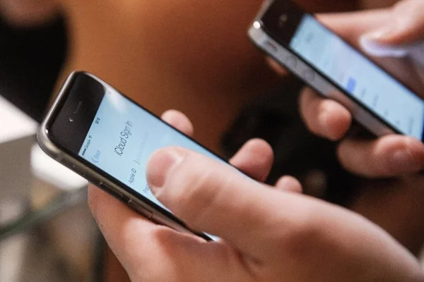 Google, Apple ve Samsung'dan Putin'e çağrı