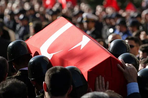 Hakkari'den acı haber: Üs bölgesine yıldırım düştü