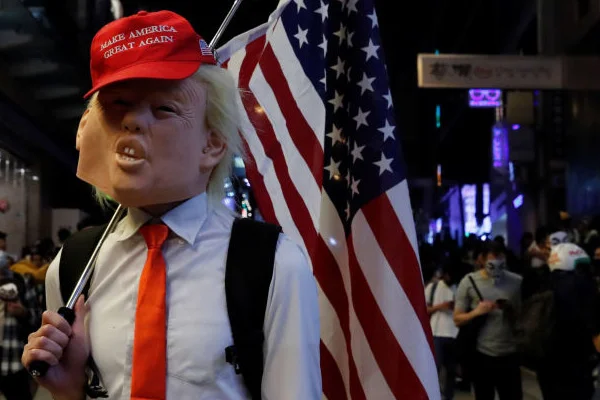 Hong Kong'da göstericilerden Trump'a ''yaptırım'' teşekkürü