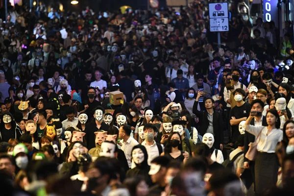 Hong Kong'da Pekin yanlısı siyasetçi bıçaklandı