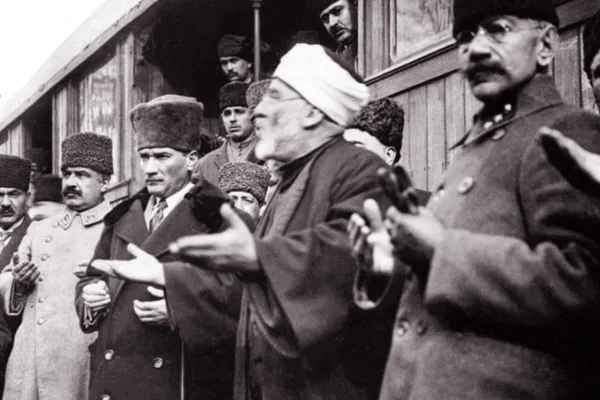 'Hutbede neden Atatürk'ün adı geçmiyor?'