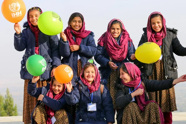 İHH Afganistan'da binlerce yetime ulaştı