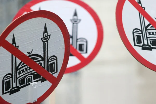 İngiltere'de seçim gündemi: Antisemitizm ve İslamofobi suçlamaları