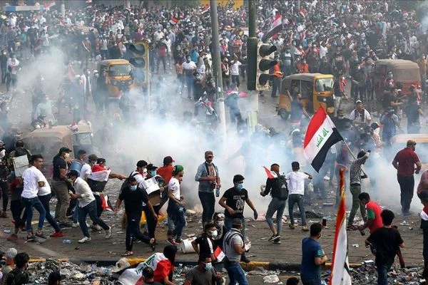 Irak'ta yeniden alevlenen gösteriler birinci haftasını doldurdu