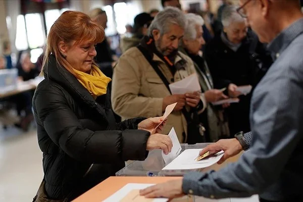 İspanya'da sonuçlar hükümet kurulmasını zorlaştırıyor