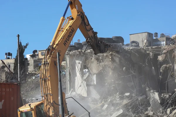 İsrail Doğu Kudüs'te Filistinlilere ait bir evi yıktı