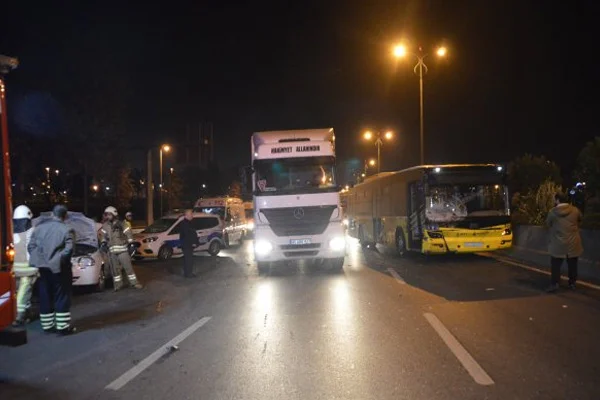 İstanbul'da İETT otobüsü kaza yaptı