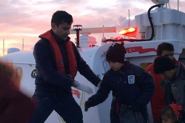 İzmir'de 111 göçmen yakalandı