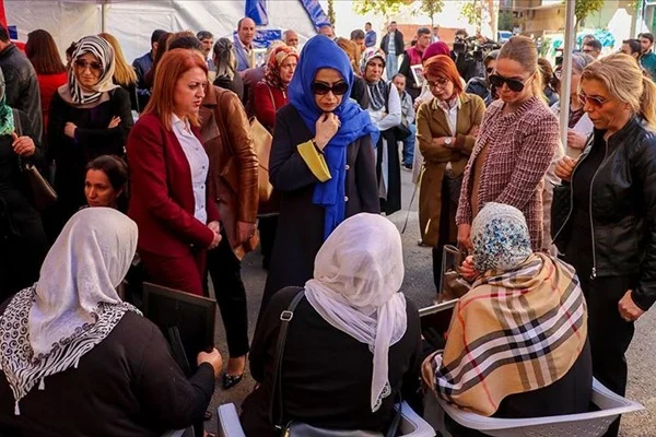 Kadın öğretmenlerden Diyarbakır annelerine destek
